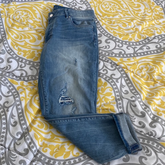 White House Black Market The Skinny Crop Distressed Denim Jeans 12 short - Picture 4 of 7